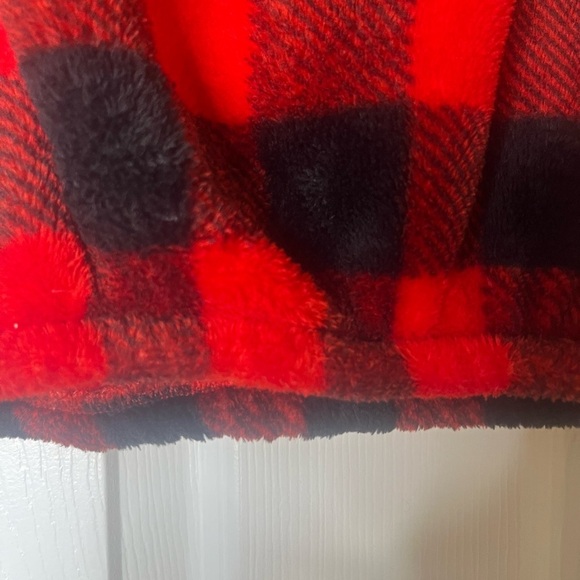 Toddler Old Navy red/blk buffalo plaid soft fleece. 18-24‎ months. - Picture 4 of 4